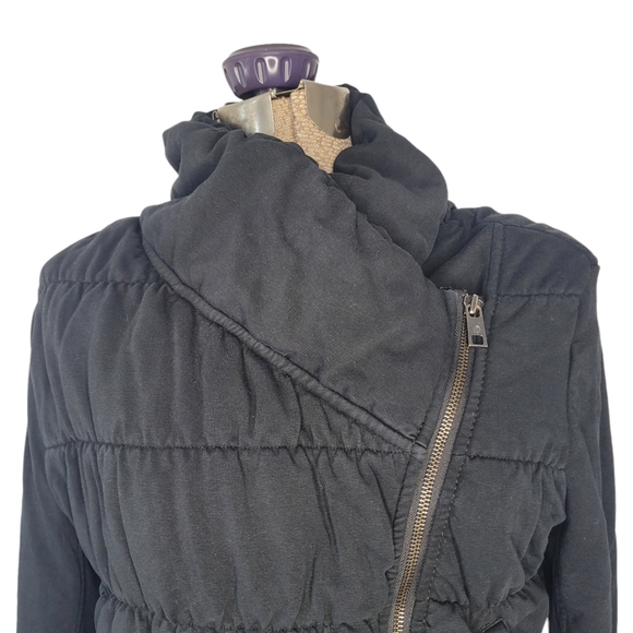 Black Lululemon Rejuvenate puffer jacket size 4 - Picture 4 of 15